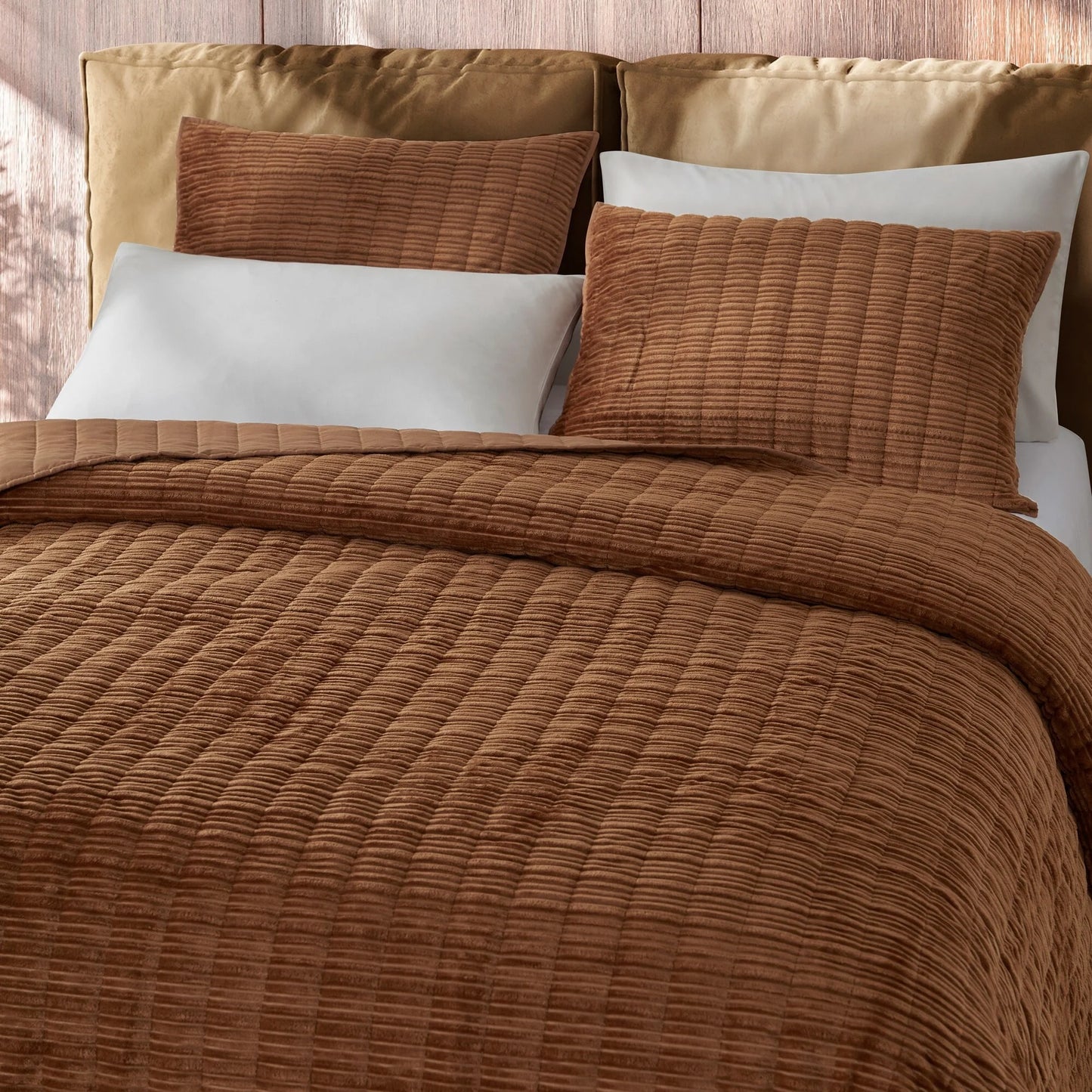 Wonderful Velvet 3 Piece Quilt Set