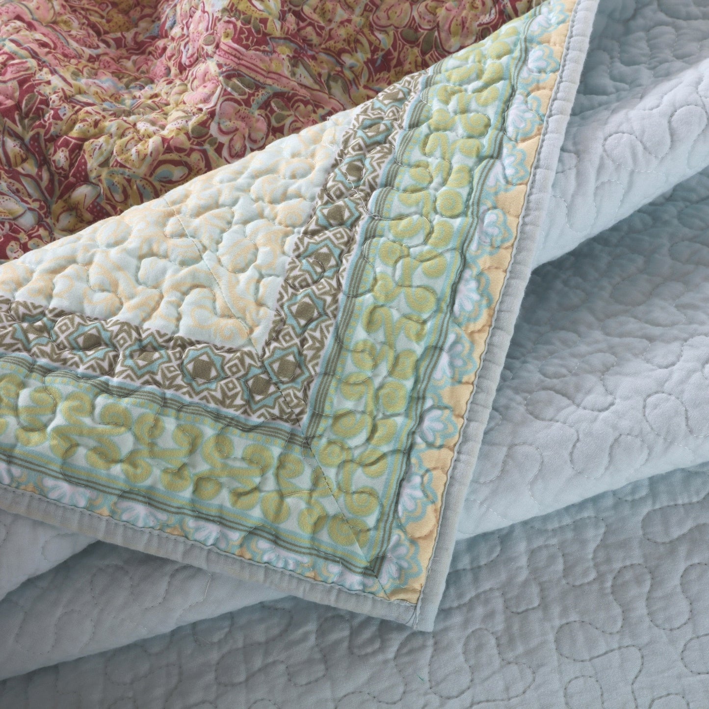 Barefoot Bungalow Palisades Pastel Quilt and Pillow Sham Set
