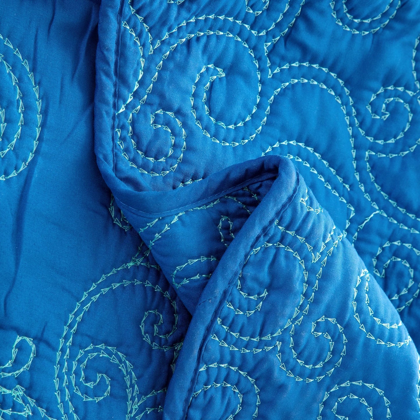 Serenta Damask Oversized 4-piece Bedspread Set