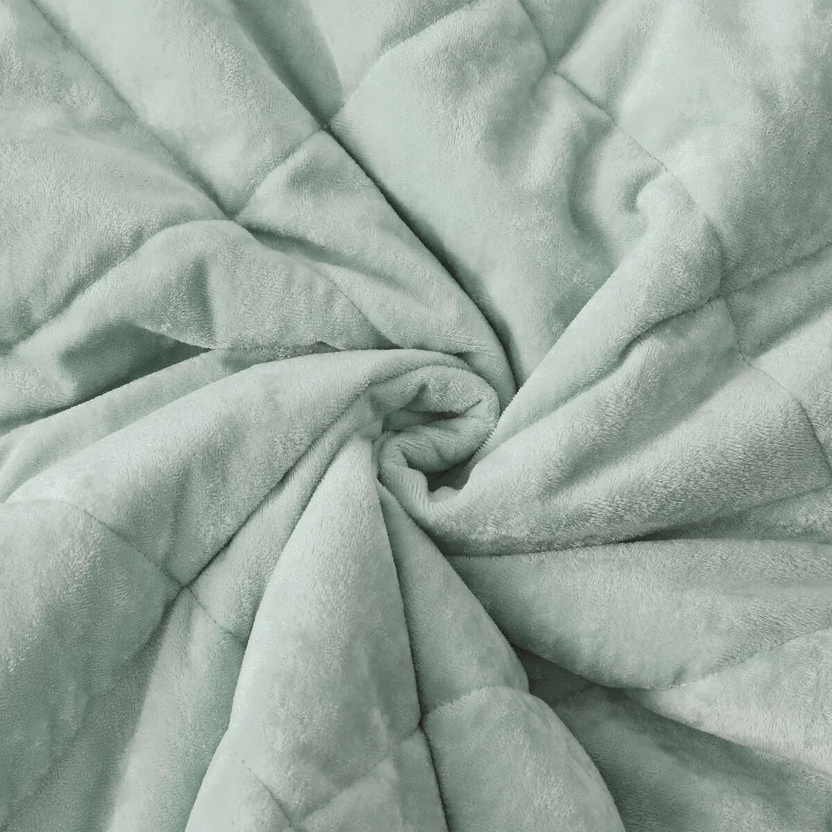 Wonderful Diamond Velvet 3 Piece Quilt Set