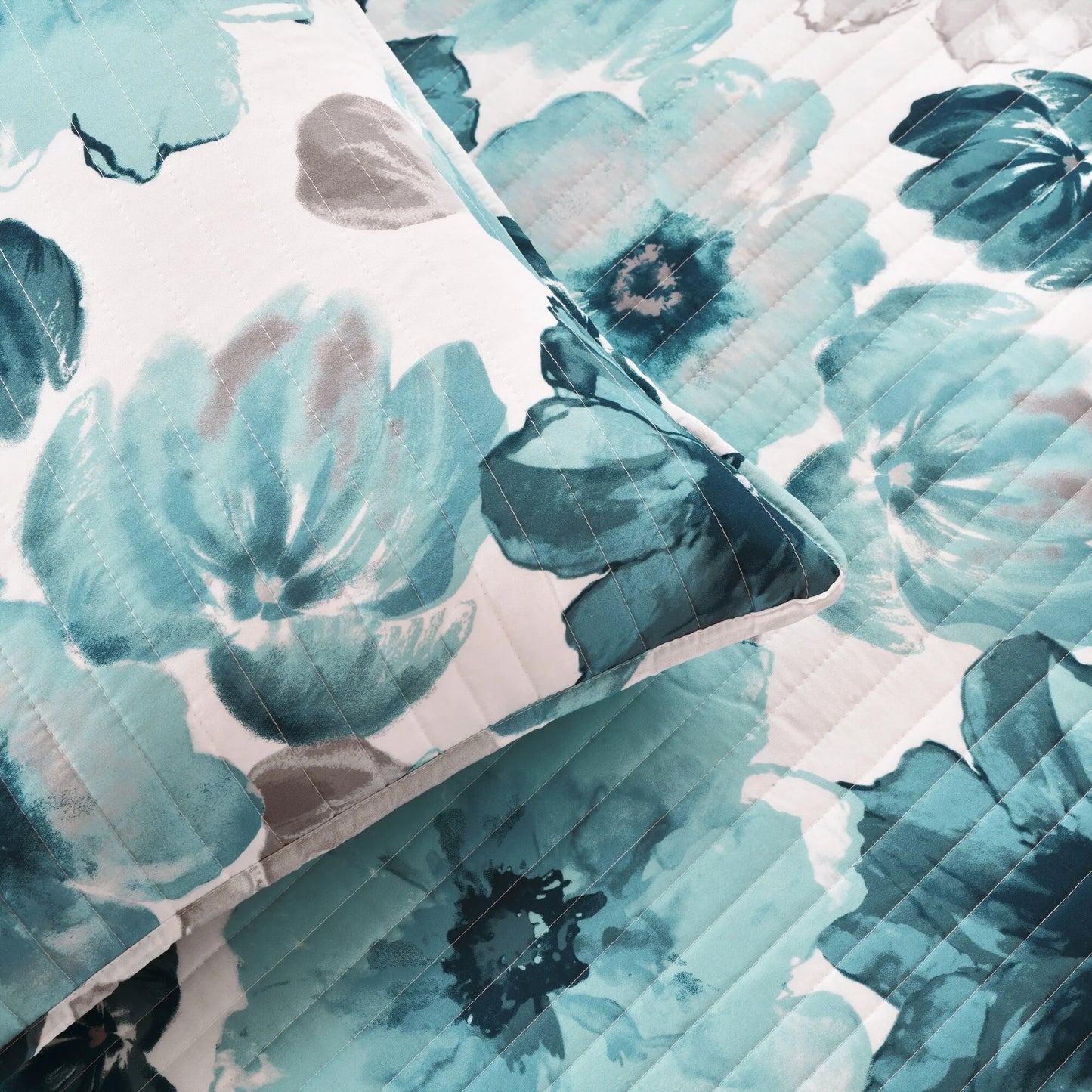 Levine Reversible Floral/ Damask 3-piece Quilt Set
