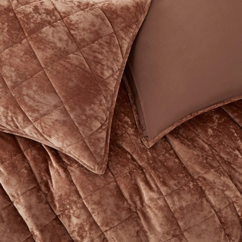 Wonderful Diamond Velvet 3 Piece Quilt Set