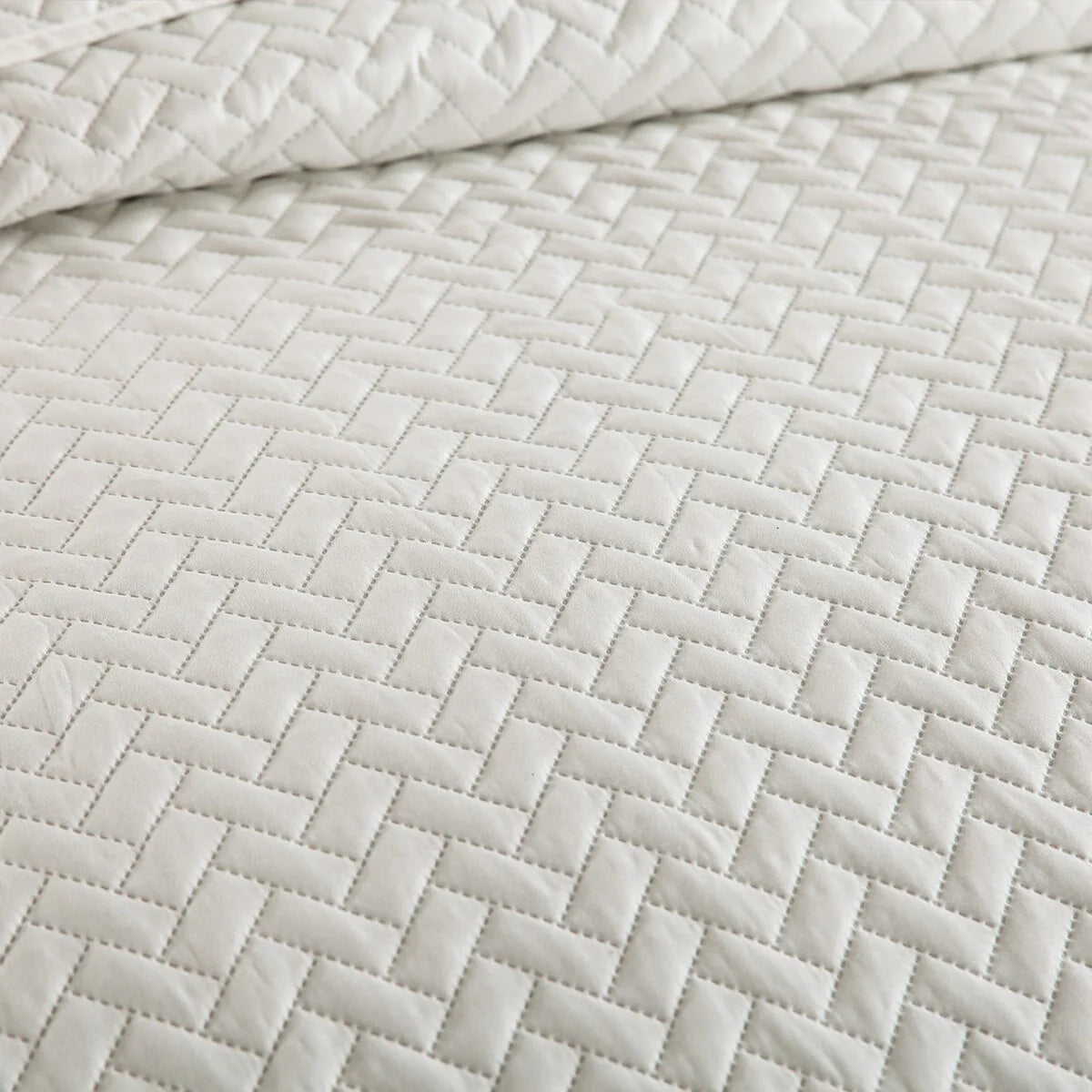 3-piece Fashionable Solid Embossed Quilt Set Bedspread Cover