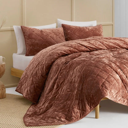 Wonderful Diamond Velvet 3 Piece Quilt Set