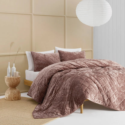 Wonderful Diamond Velvet 3 Piece Quilt Set