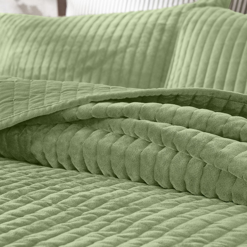 Wonderful Velvet 3 Piece Quilt Set