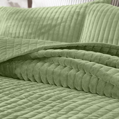 Wonderful Velvet 3 Piece Quilt Set