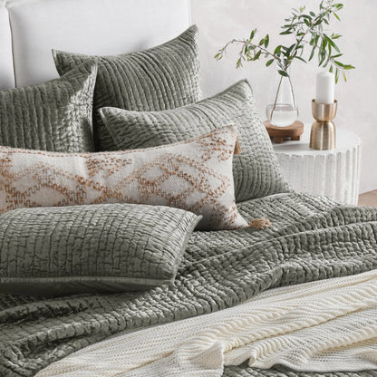 Dimitry 100% Rayon Velvet Quilt by Kosas Home