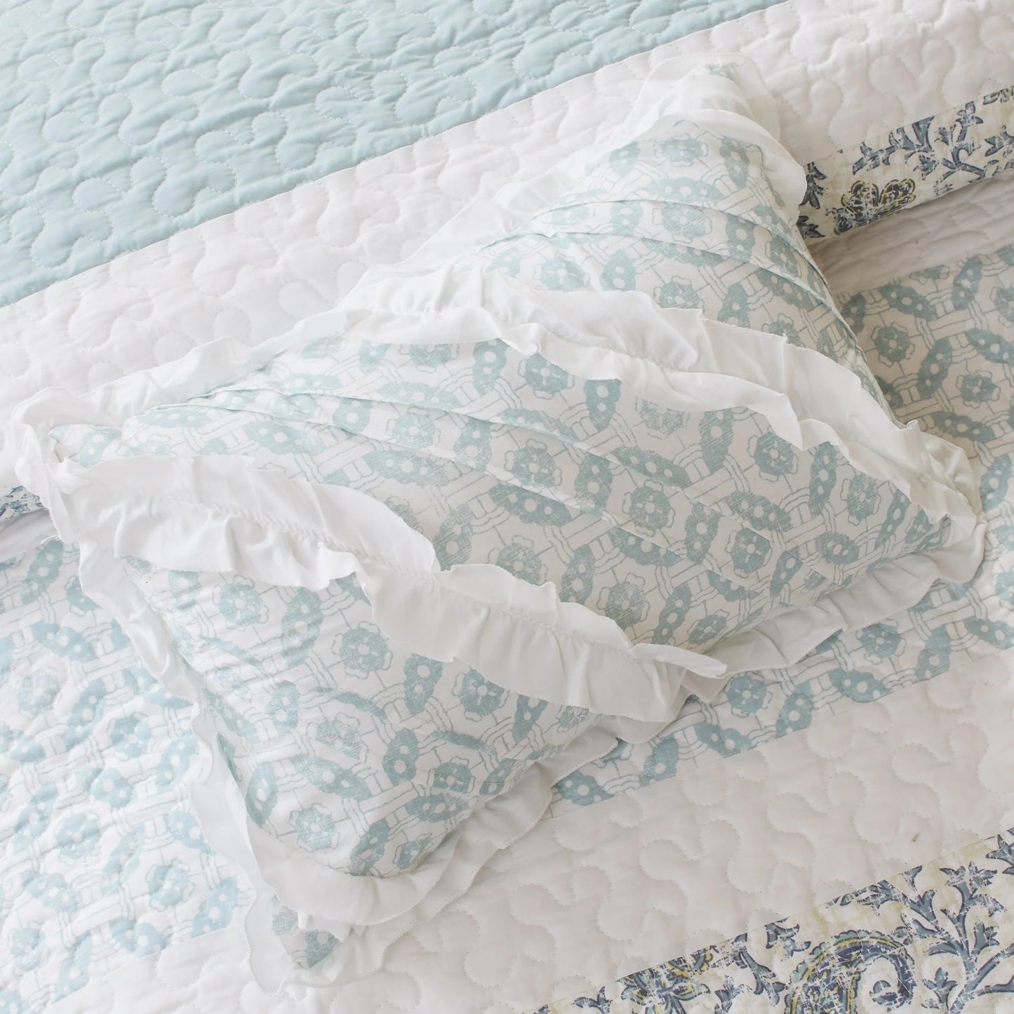Madison Park Vanessa 6 Piece Cotton Percale Quilt Set with Throw Pillows