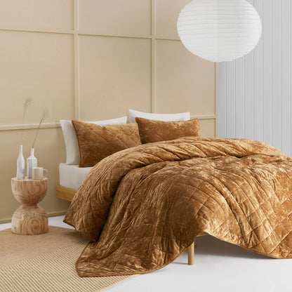 Wonderful Diamond Velvet 3 Piece Quilt Set