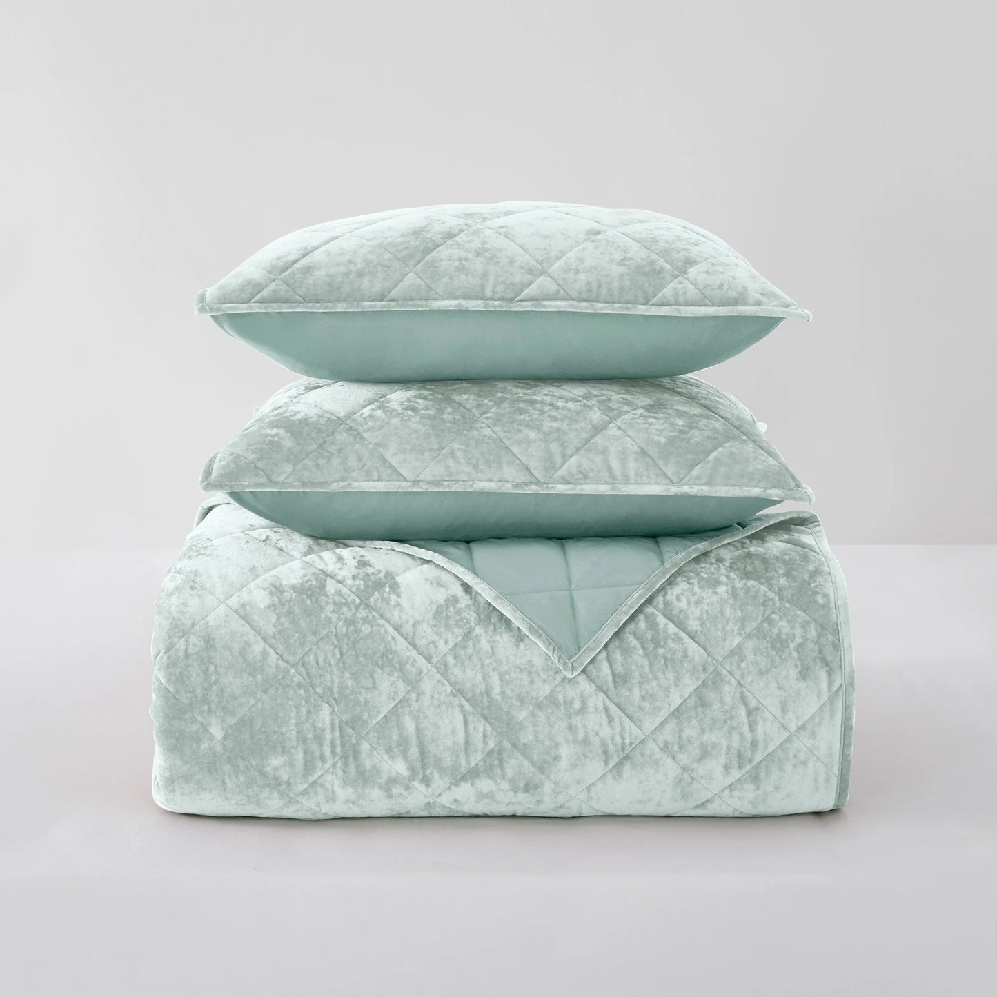 Wonderful Diamond Velvet 3 Piece Quilt Set