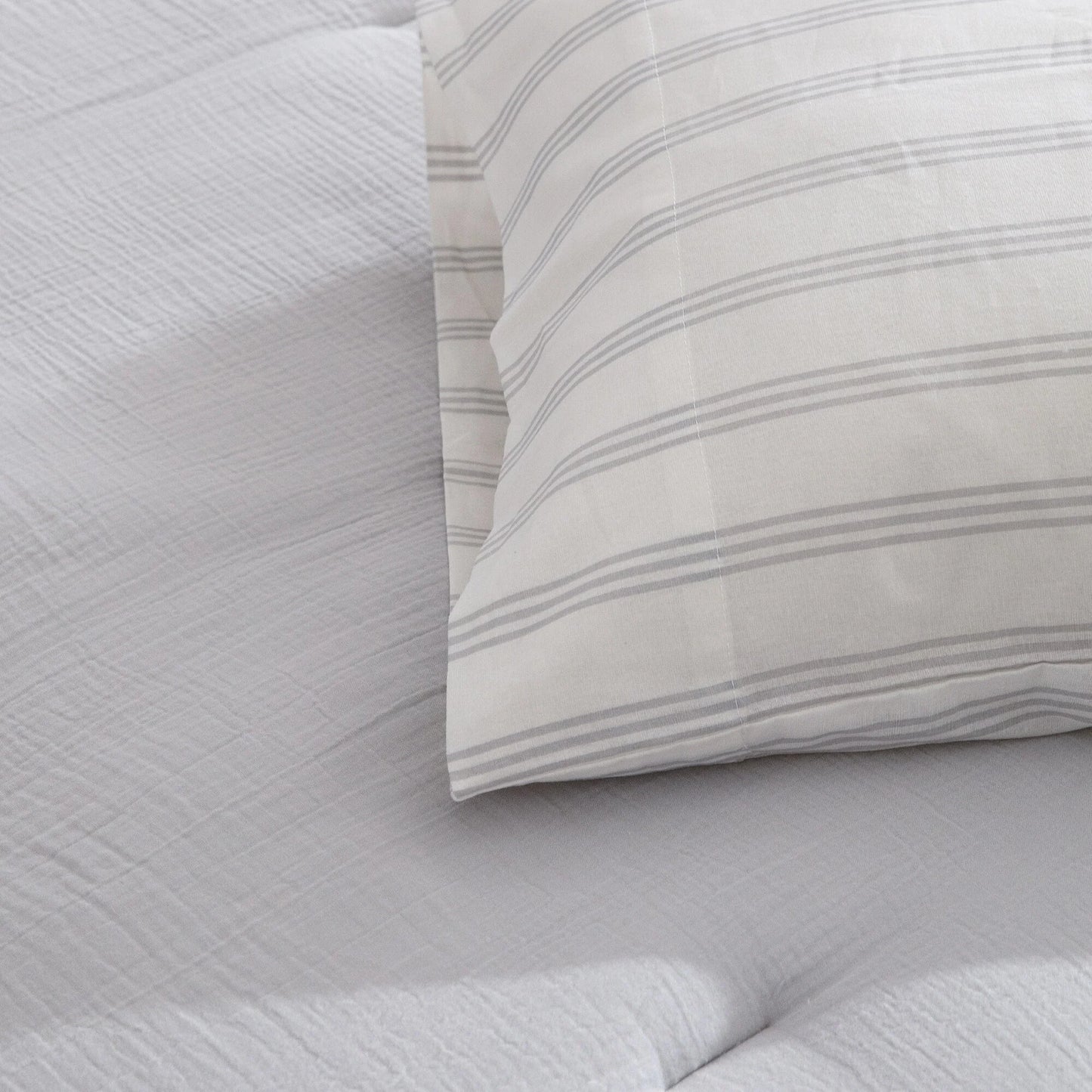 Wonderful Velvet 3 Piece Quilt Set