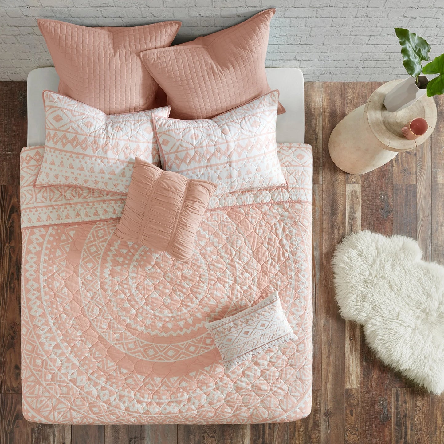 Intelligent Design Cora 7 Piece Reversible Cotton Quilt Set with Euro Shams and Thrwo Pillows