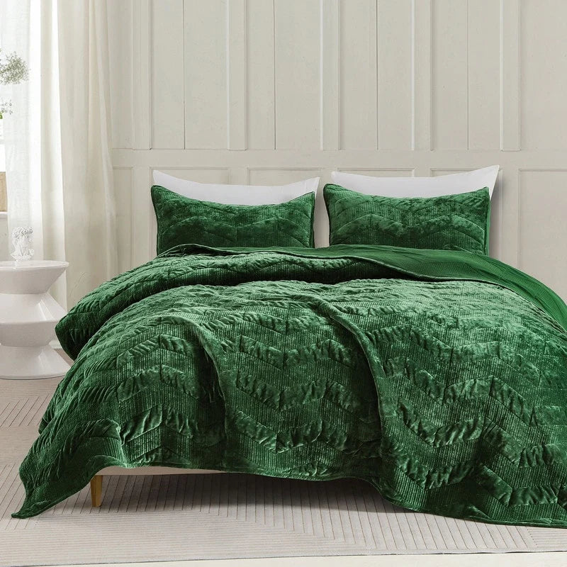Wonderful Diamond Velvet 3 Piece Quilt Set
