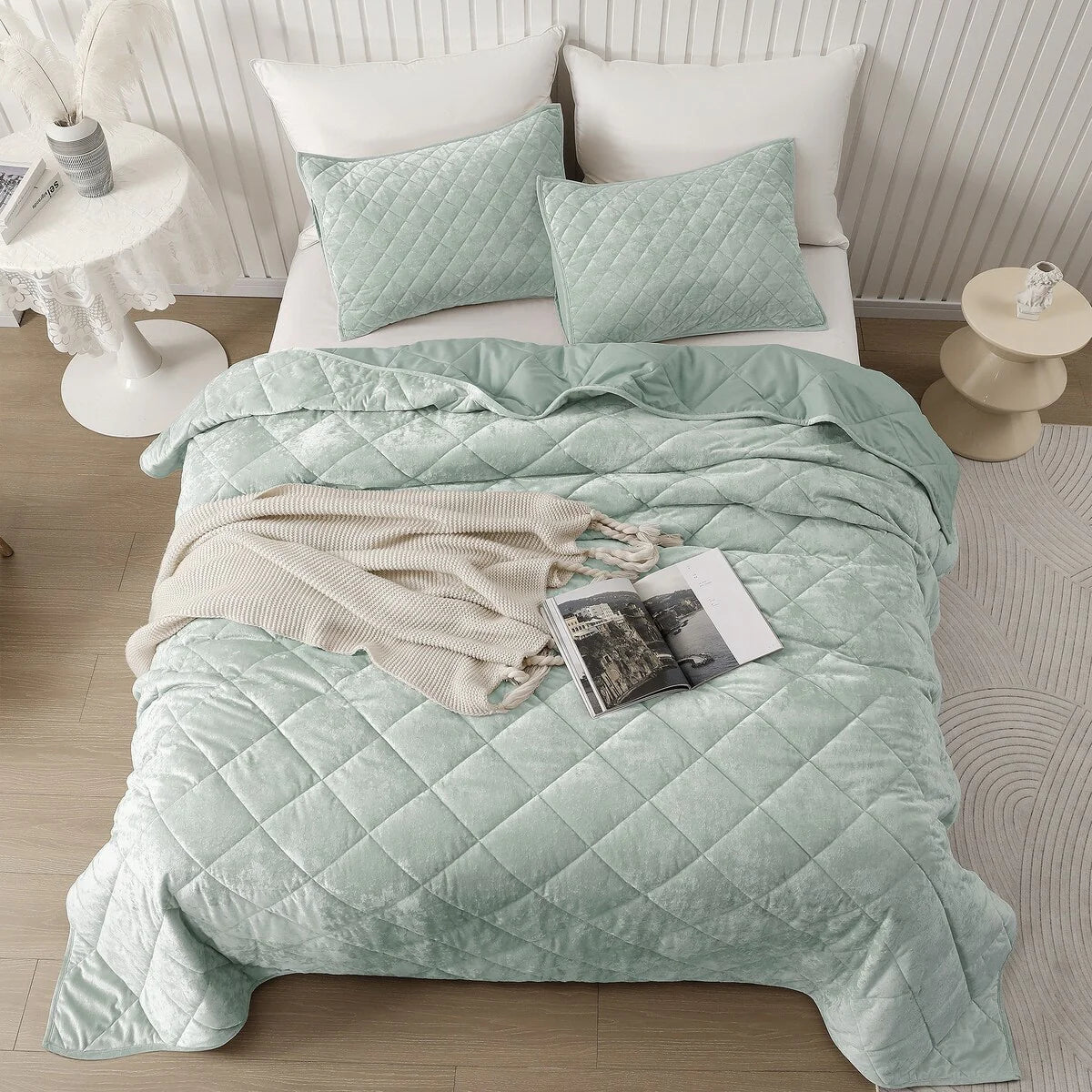 Wonderful Diamond Velvet 3 Piece Quilt Set
