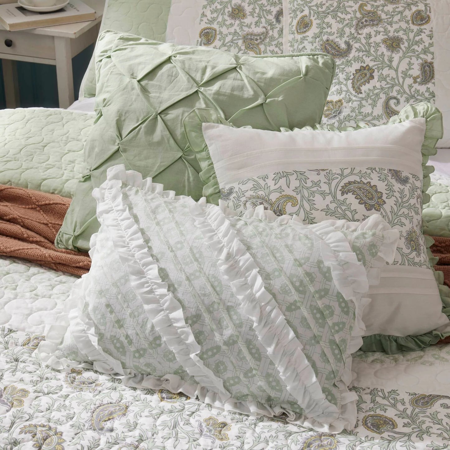 Madison Park Vanessa 6 Piece Cotton Percale Quilt Set with Throw Pillows