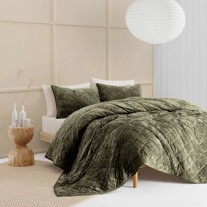 Wonderful Diamond Velvet 3 Piece Quilt Set