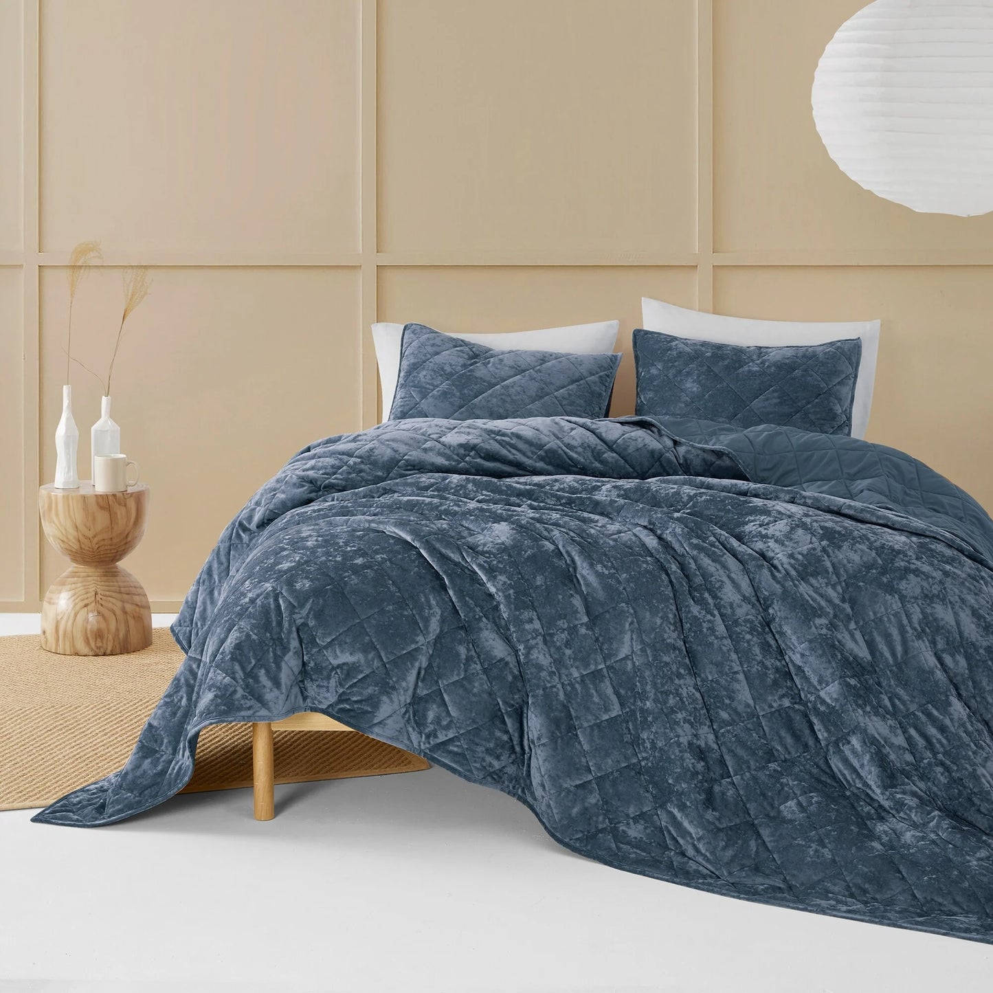 Wonderful Diamond Velvet 3 Piece Quilt Set