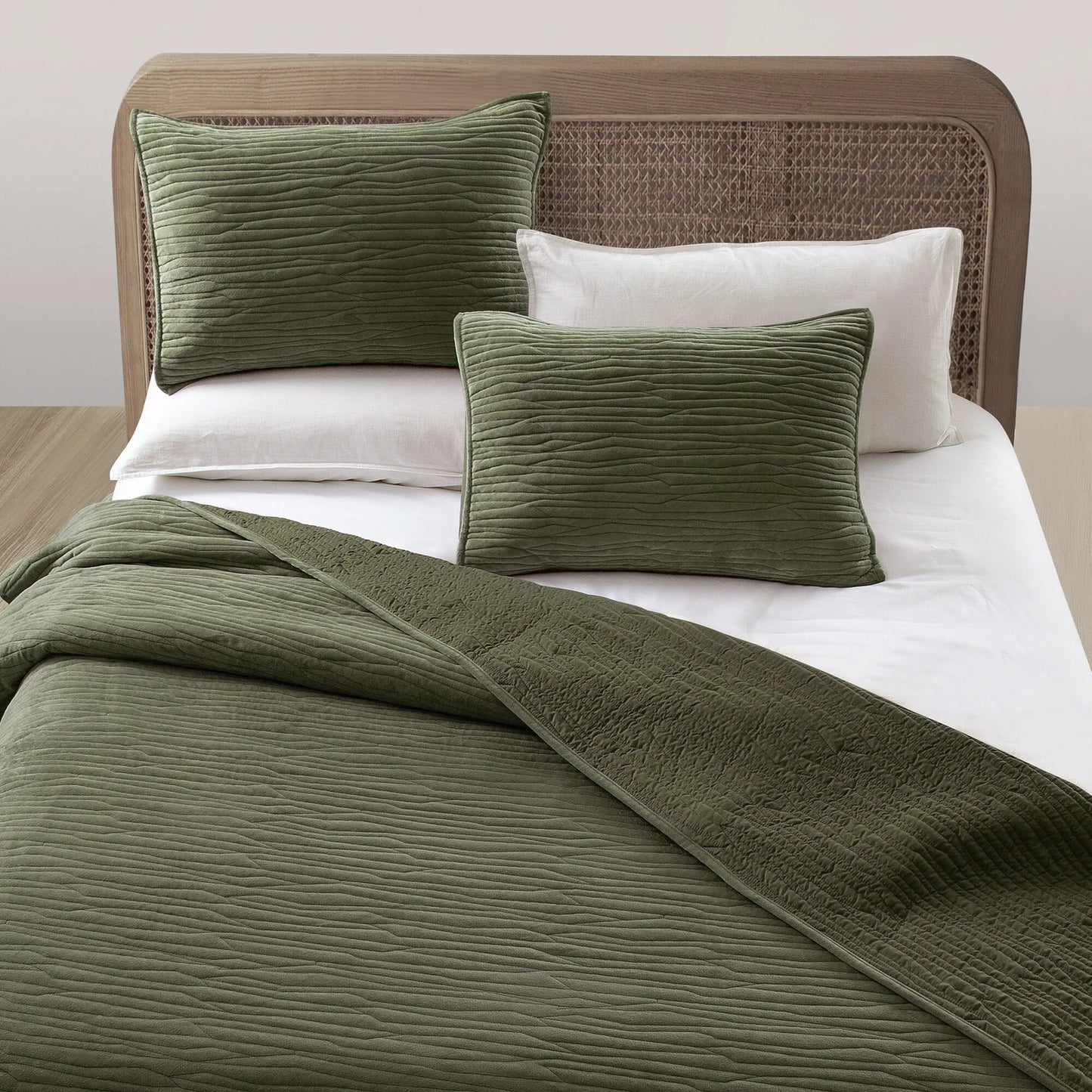 Wonderful Velvet 3 Piece Quilt Set