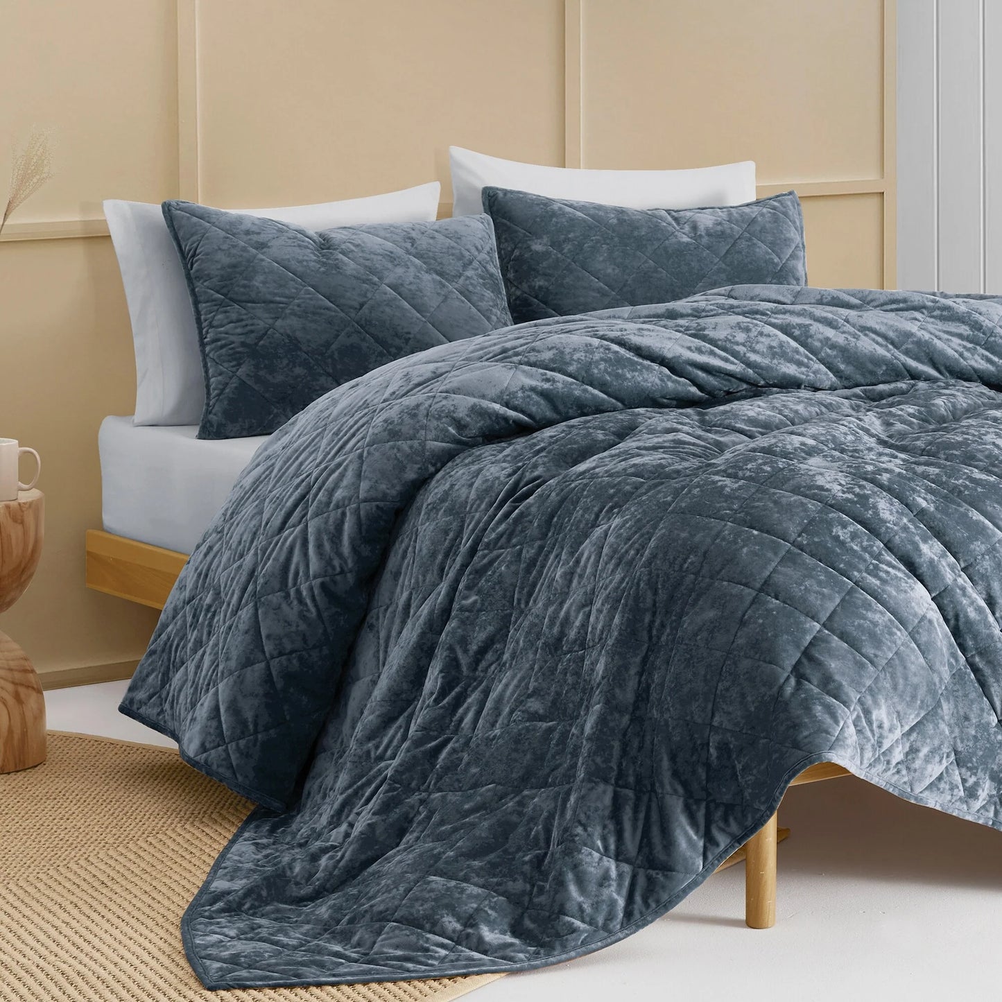 Wonderful Diamond Velvet 3 Piece Quilt Set