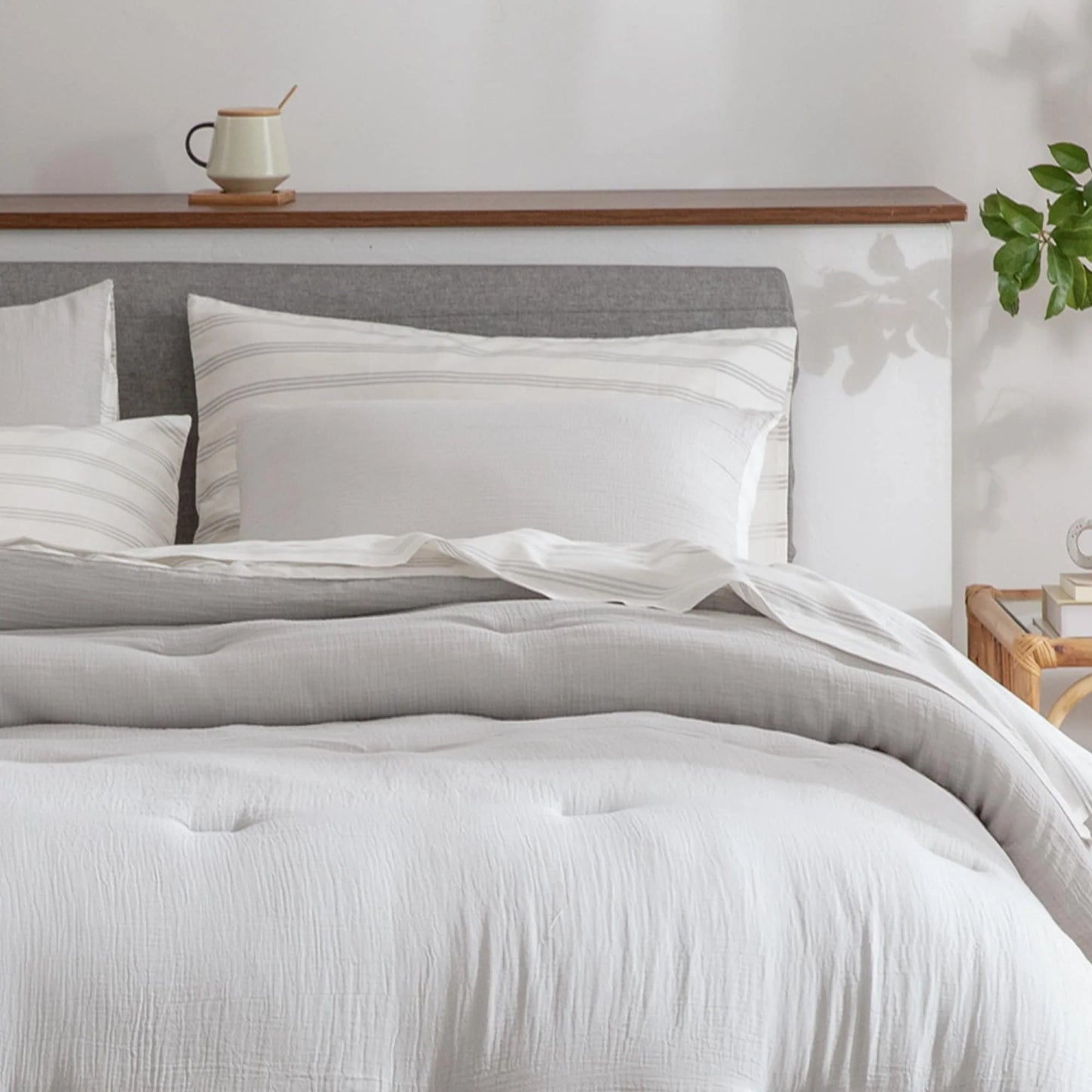 Wonderful Velvet 3 Piece Quilt Set