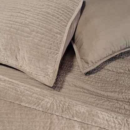 Wonderful Velvet 3 Piece Quilt Set