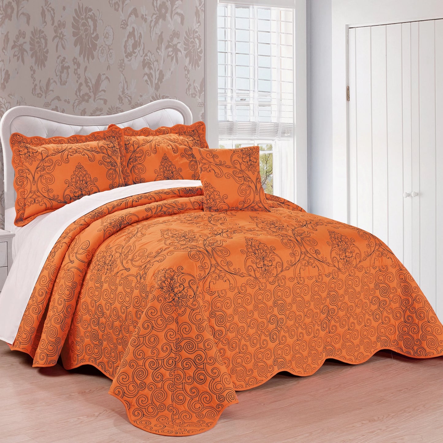 Serenta Damask Oversized 4-piece Bedspread Set