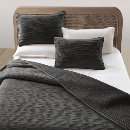 Wonderful Velvet 3 Piece Quilt Set