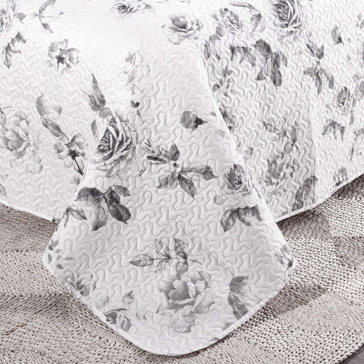 3 Piece Retro Printed Reversible Quilt Set