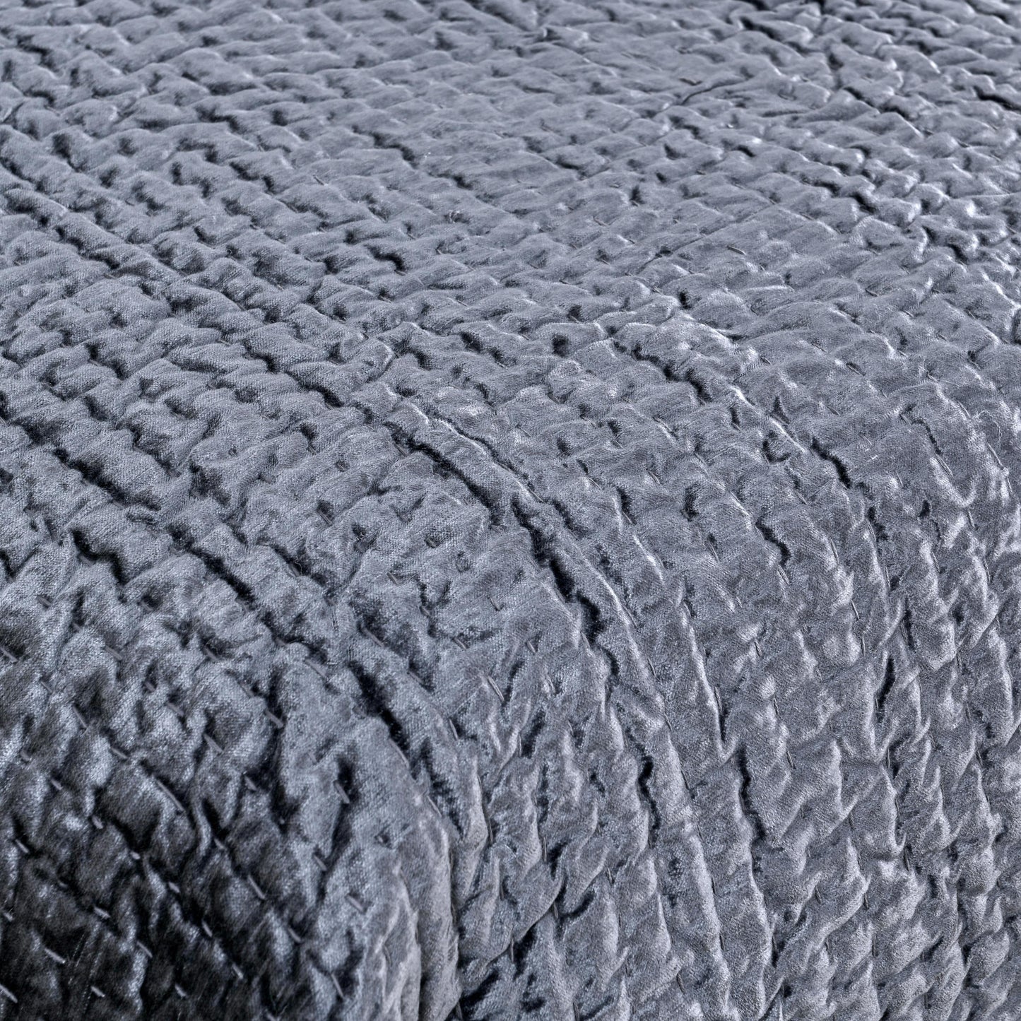 Dimitry 100% Rayon Velvet Quilt by Kosas Home