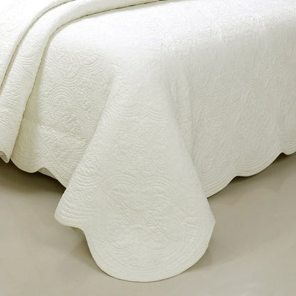 Blantyre Scalloped Edge White Cotton 3-piece Oversized Quilt Bedding Set