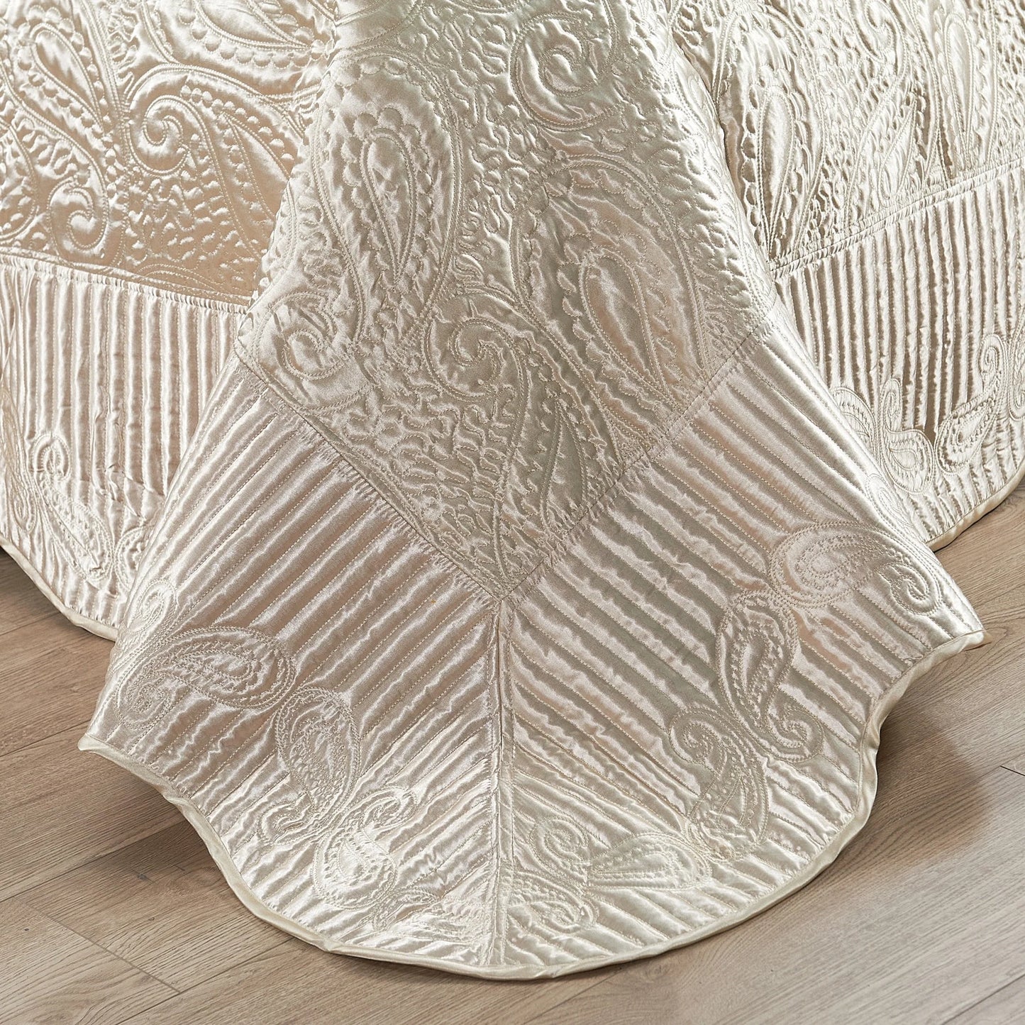 Serenta Quilted Satin 4-piece Bedspread Set