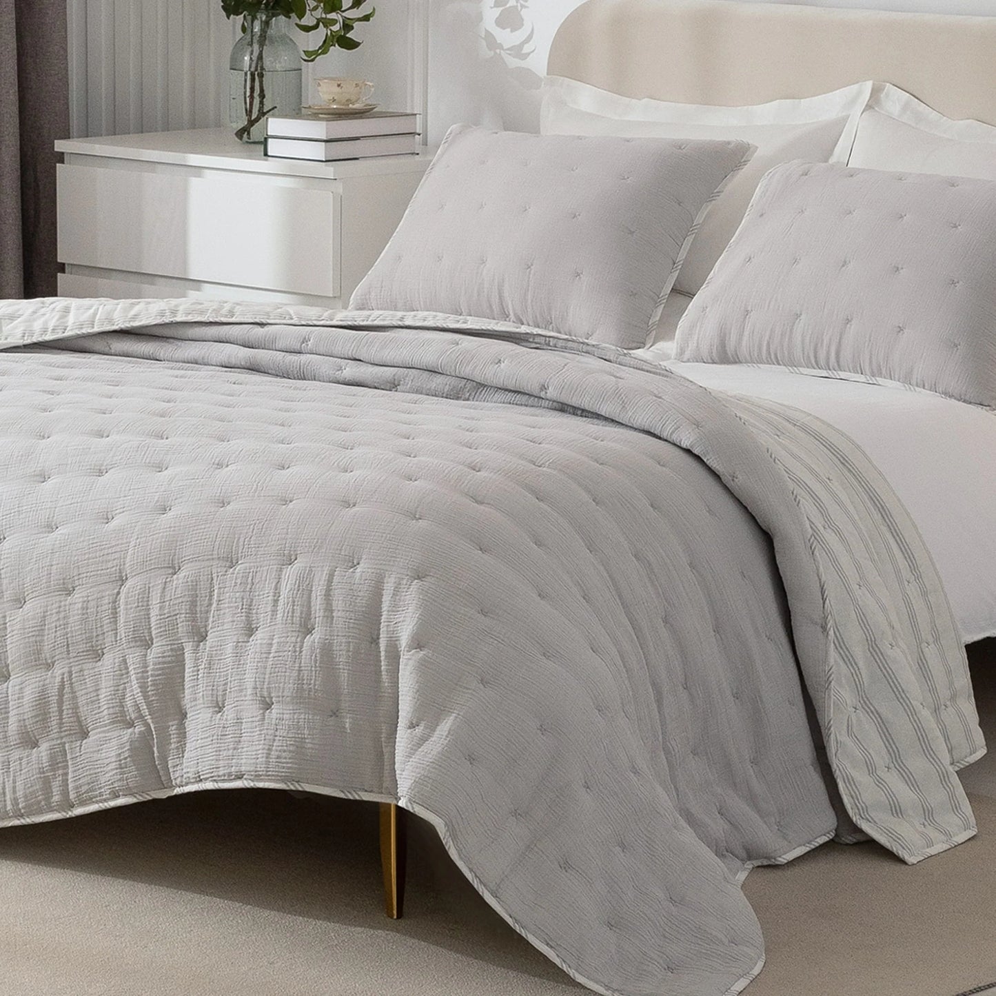Wonderful Velvet 3 Piece Quilt Set