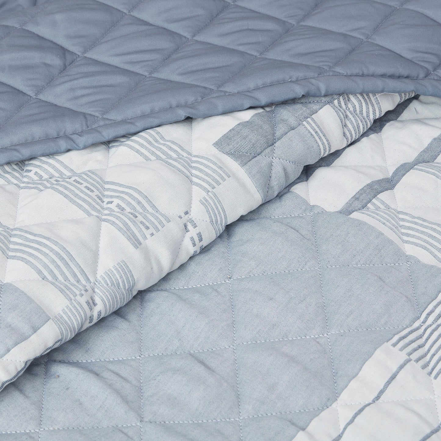Madison Park Arden 3 Piece Jacquard Patchwork Quilt Set