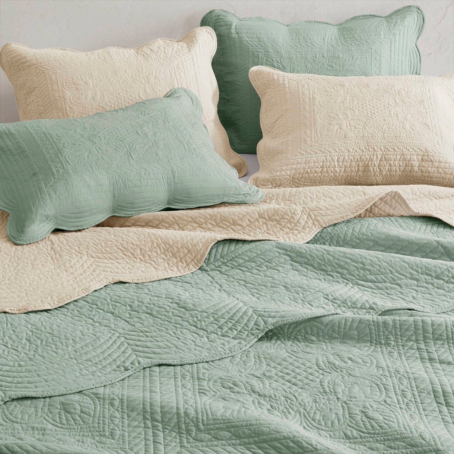 Madison Park Marino 3 Piece Reversible Scalloped Edge Quilt Set