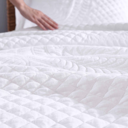 Tommy Bahama Pineapple Resort White Cotton Quilt & Sham(s)