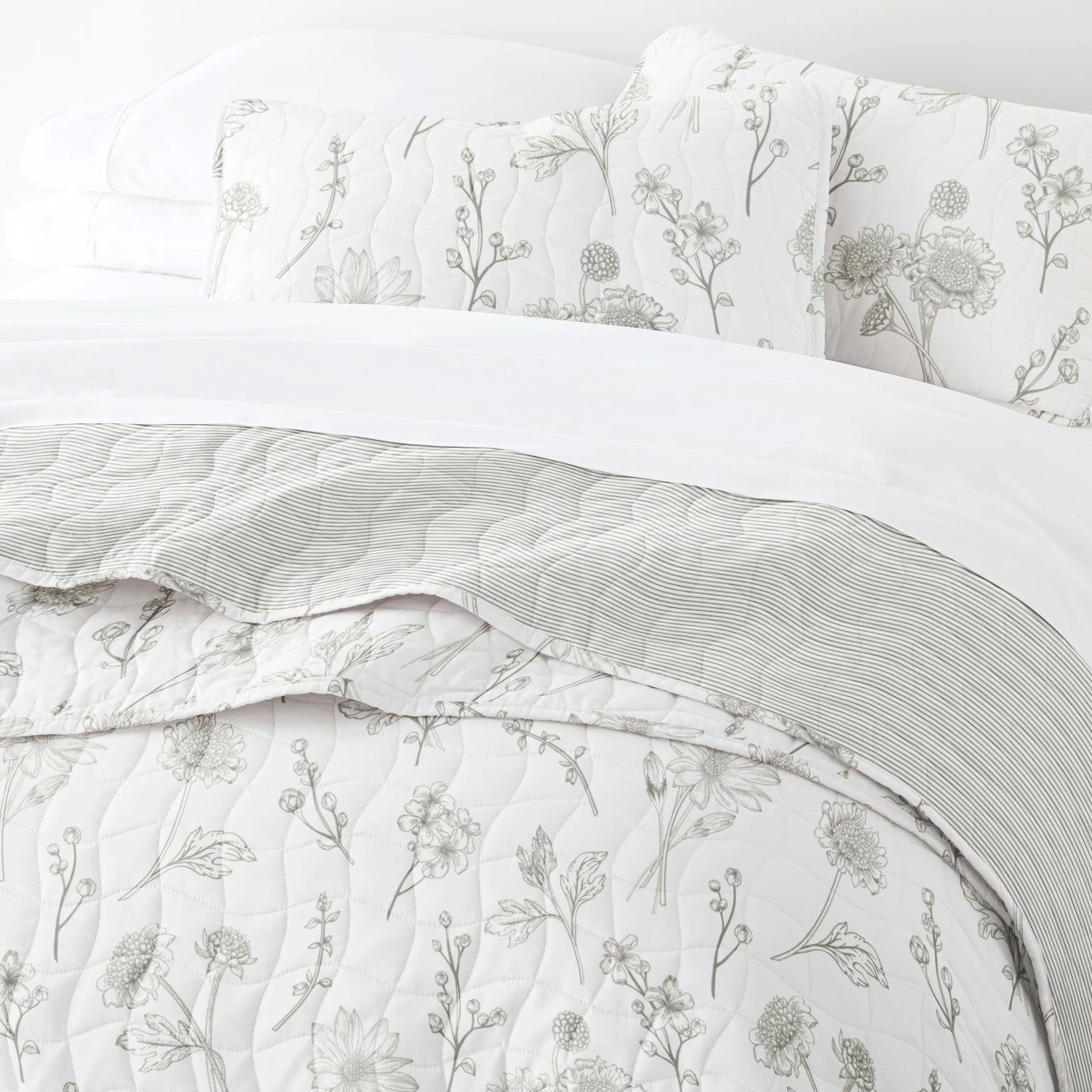 Becky Cameron All Season 3 Piece Floral Reversible Quilt Set