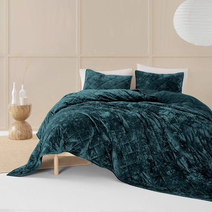 Wonderful Diamond Velvet 3 Piece Quilt Set