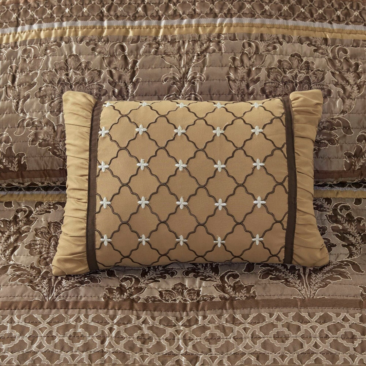 Madison Park Venetian 6 Piece Jacquard Quilt Set with Throw Pillows
