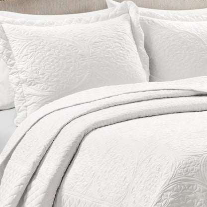 Lush Decor Medallion Scallop Bedspread Set