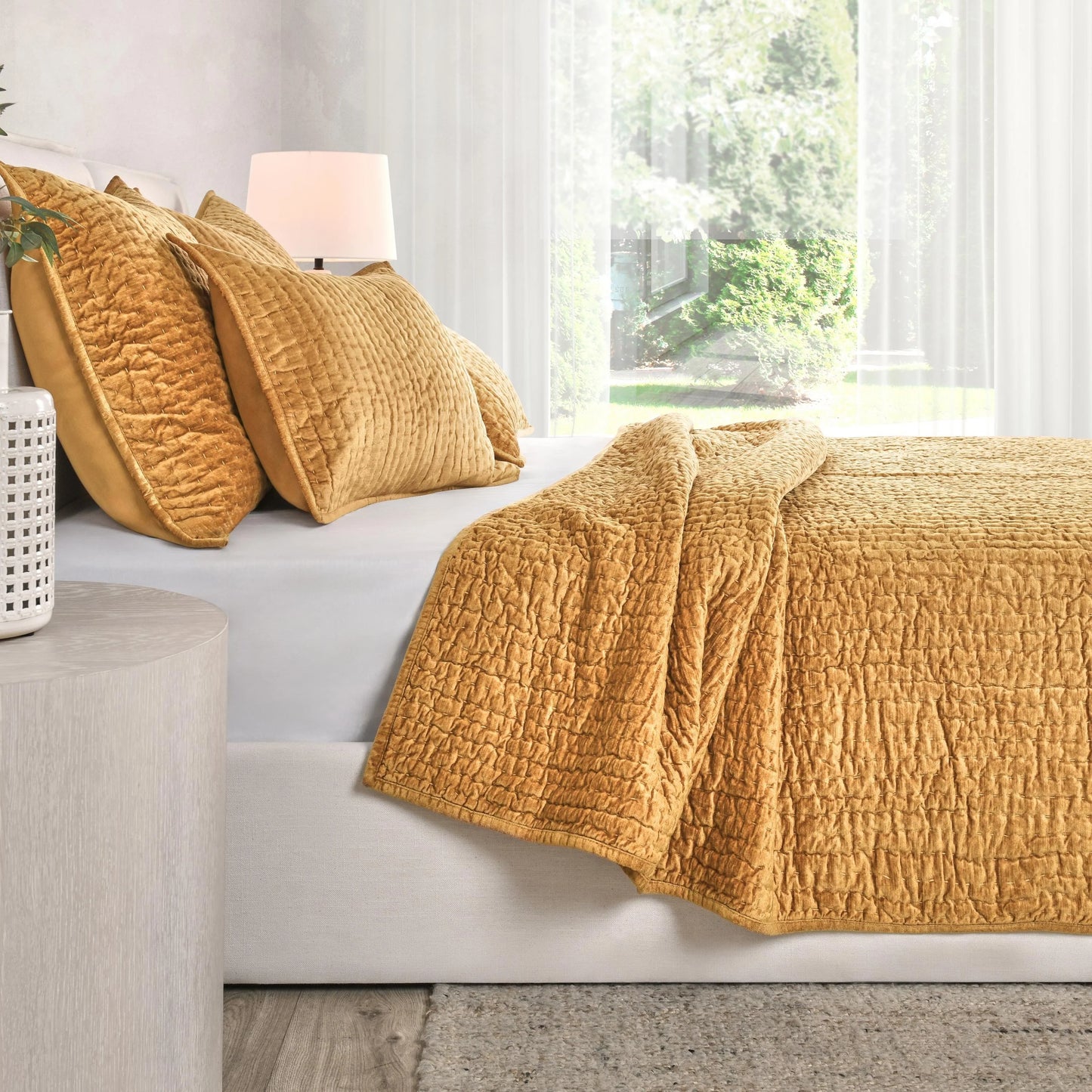 Dimitry 100% Rayon Velvet Quilt by Kosas Home