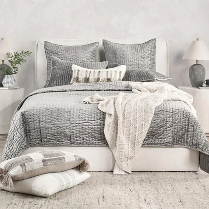 Dimitry 100% Rayon Velvet Quilt by Kosas Home