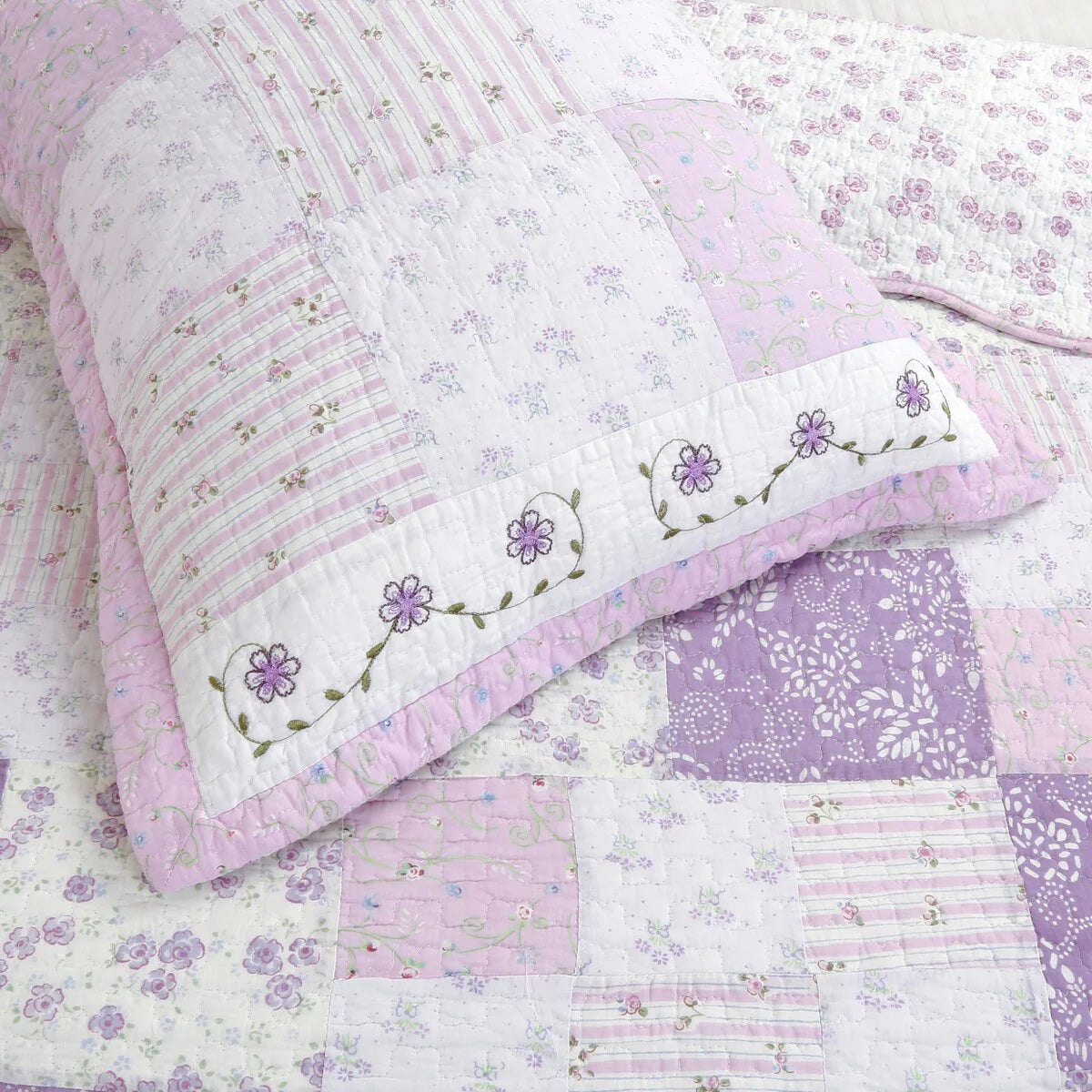 The Purple Floral Barn Quay Road Lilac Patchwork Cotton Reversible Quilt Bedding Set