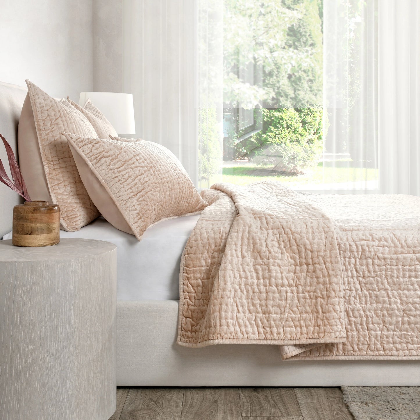 Dimitry 100% Rayon Velvet Quilt by Kosas Home