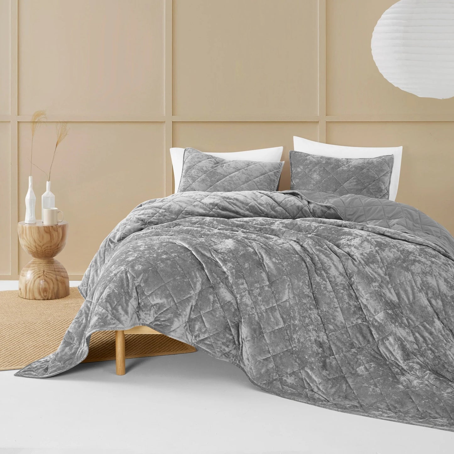 Wonderful Diamond Velvet 3 Piece Quilt Set