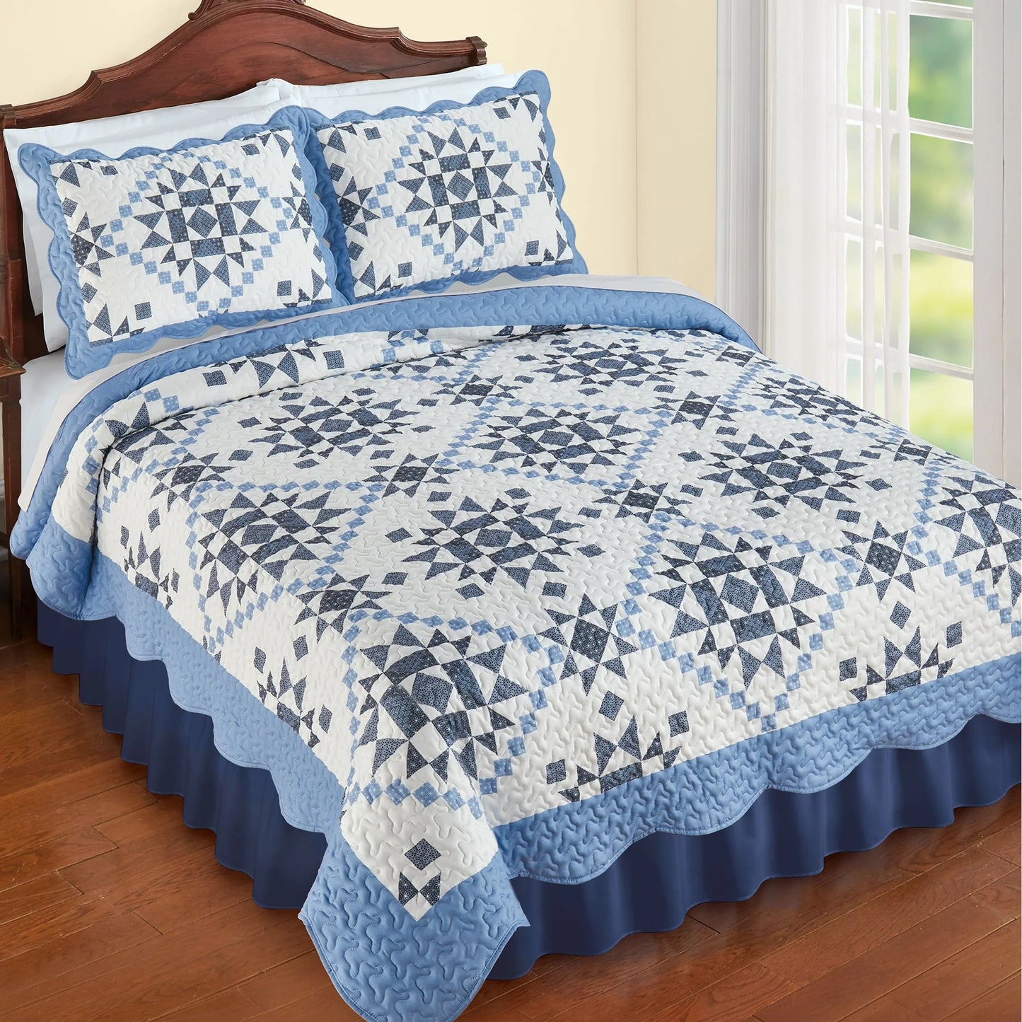 Classic Star Design Patchwork Scalloped Edge Quilt
