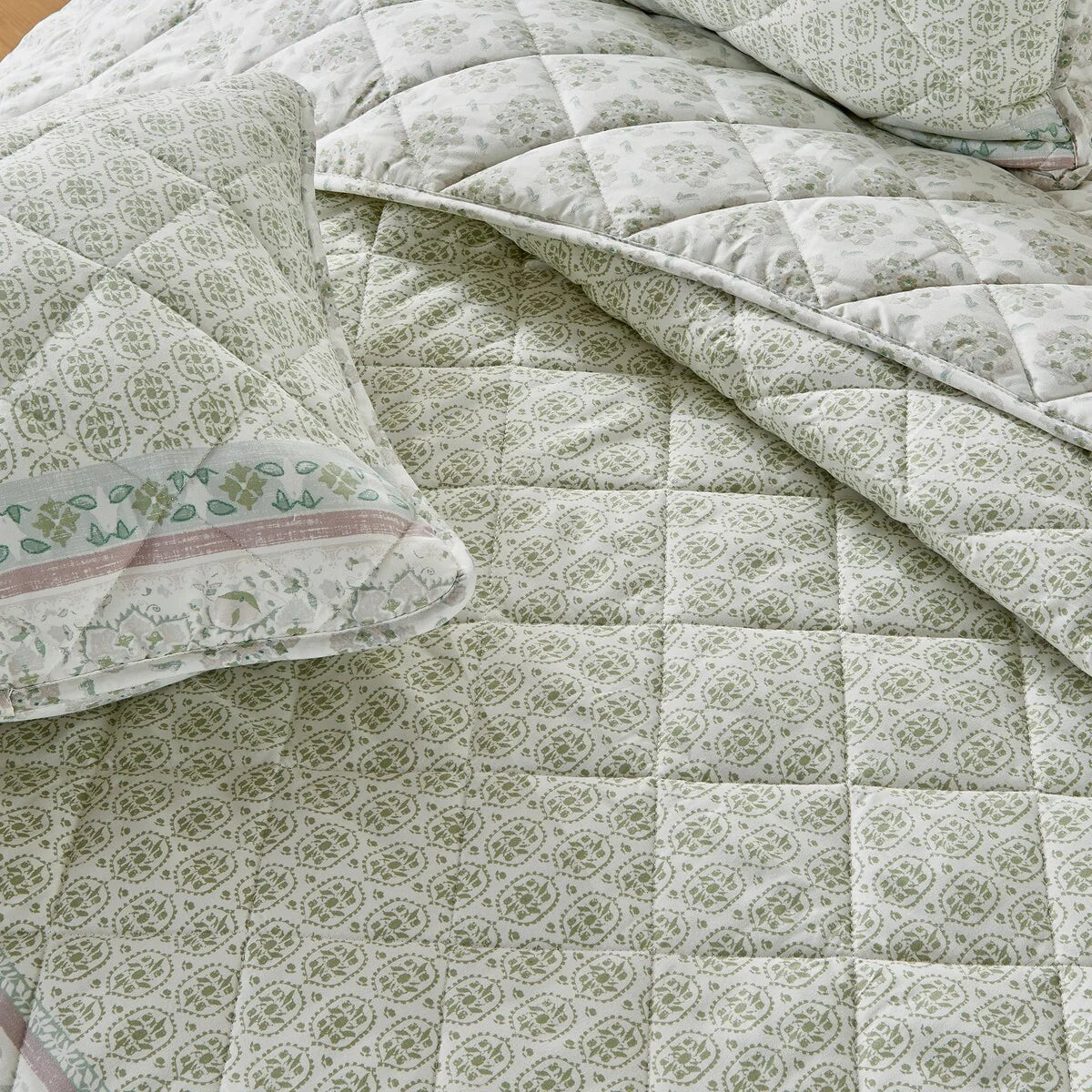 Patina Vie Maison Vintage Floral Printed Quilt Set with Shams