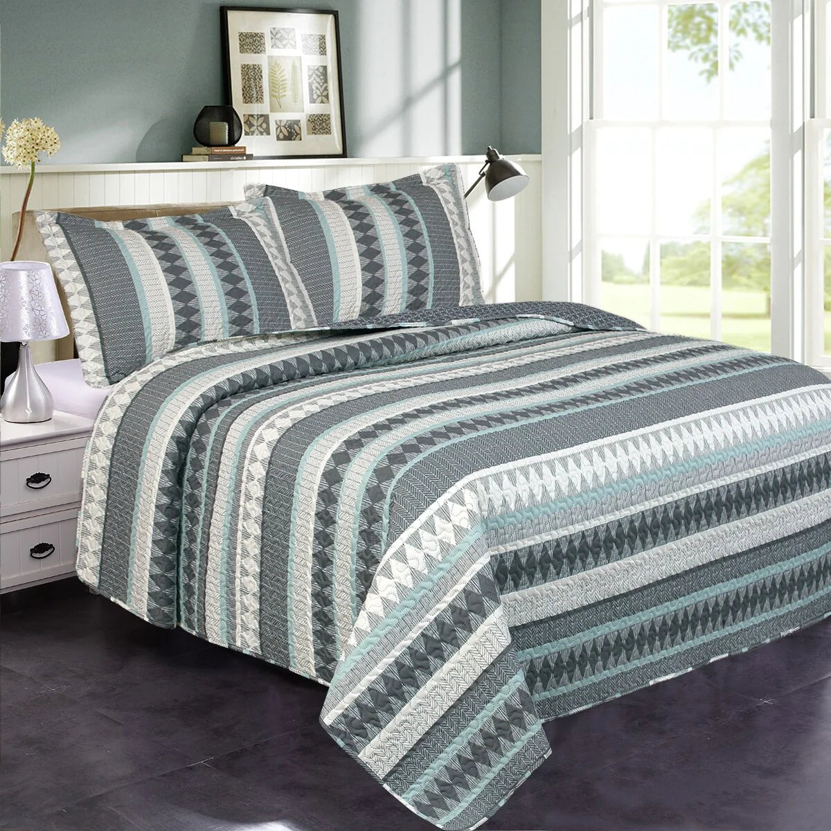 3 Piece Retro Printed Reversible Quilt Set