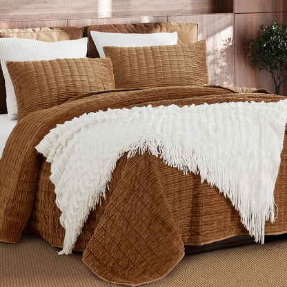 Wonderful Velvet 3 Piece Quilt Set