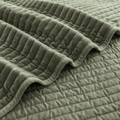 Wonderful Velvet 3 Piece Quilt Set